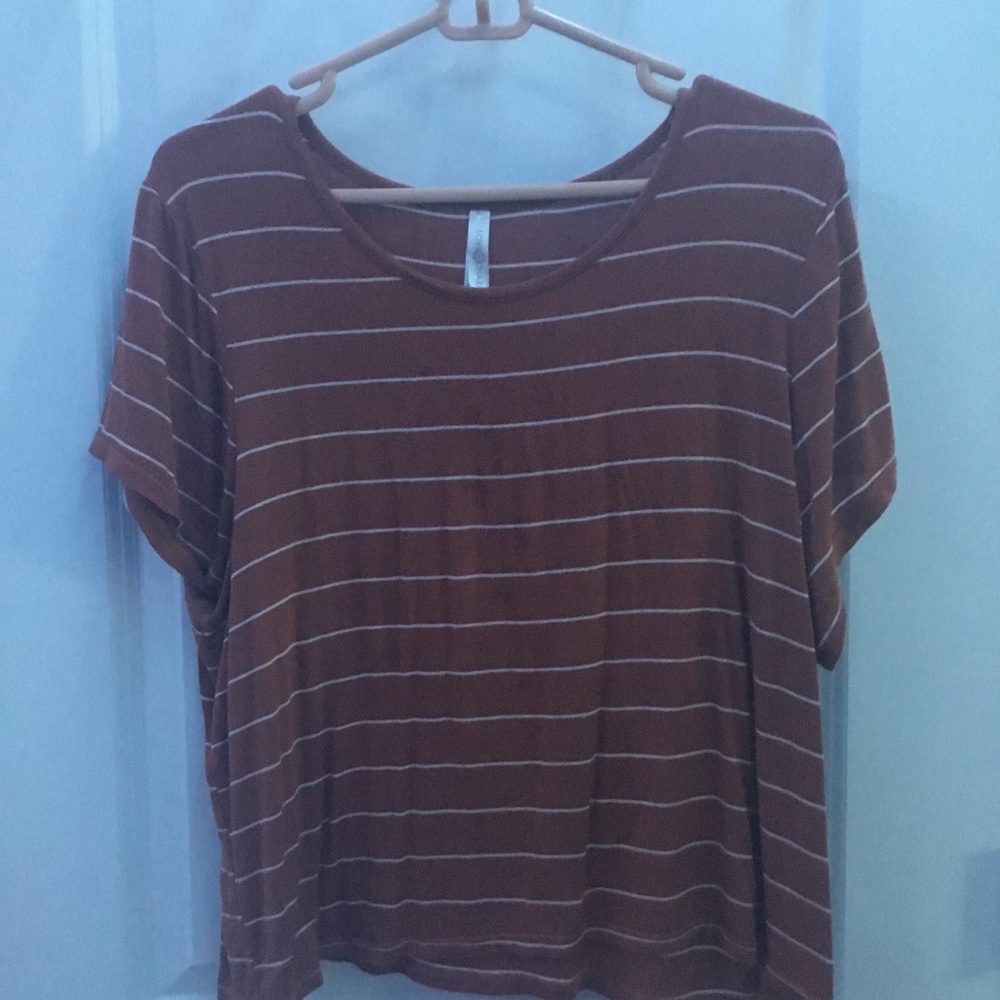 Short sleeve cropped tee